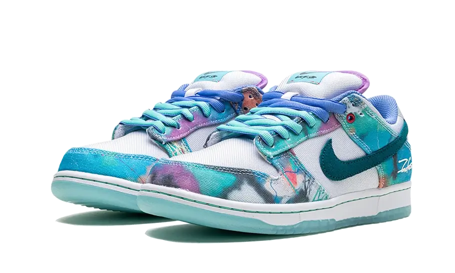 nike-sb-dunk-low-futura-laboratories-bleached-aqua-got'em-2