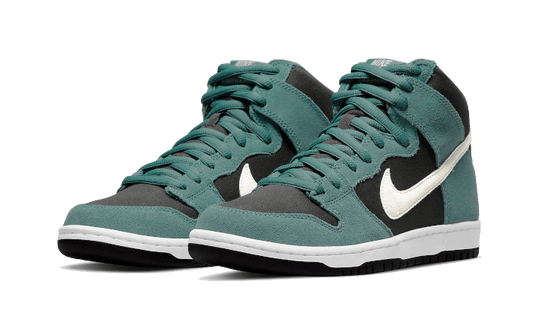 nike-nike-sb-dunk-high-green-suede-got'em-2