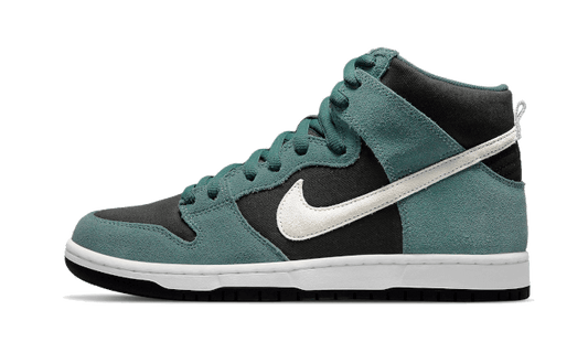 nike-nike-sb-dunk-high-green-suede-got'em-1